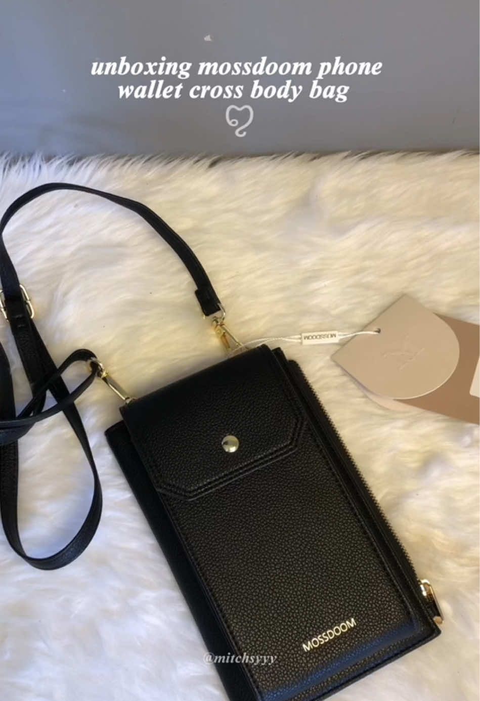 To all girlies out there who don’t want to carry large bags when going out this Mossdoom Phone Wallet Cross Body Bag is a perfect alternative to carrying big bags. ✨ #mossdoomphoneslingbag #phoneslingbag #phonewalletslingbag #mossdoom #mossdoombag #fyp 