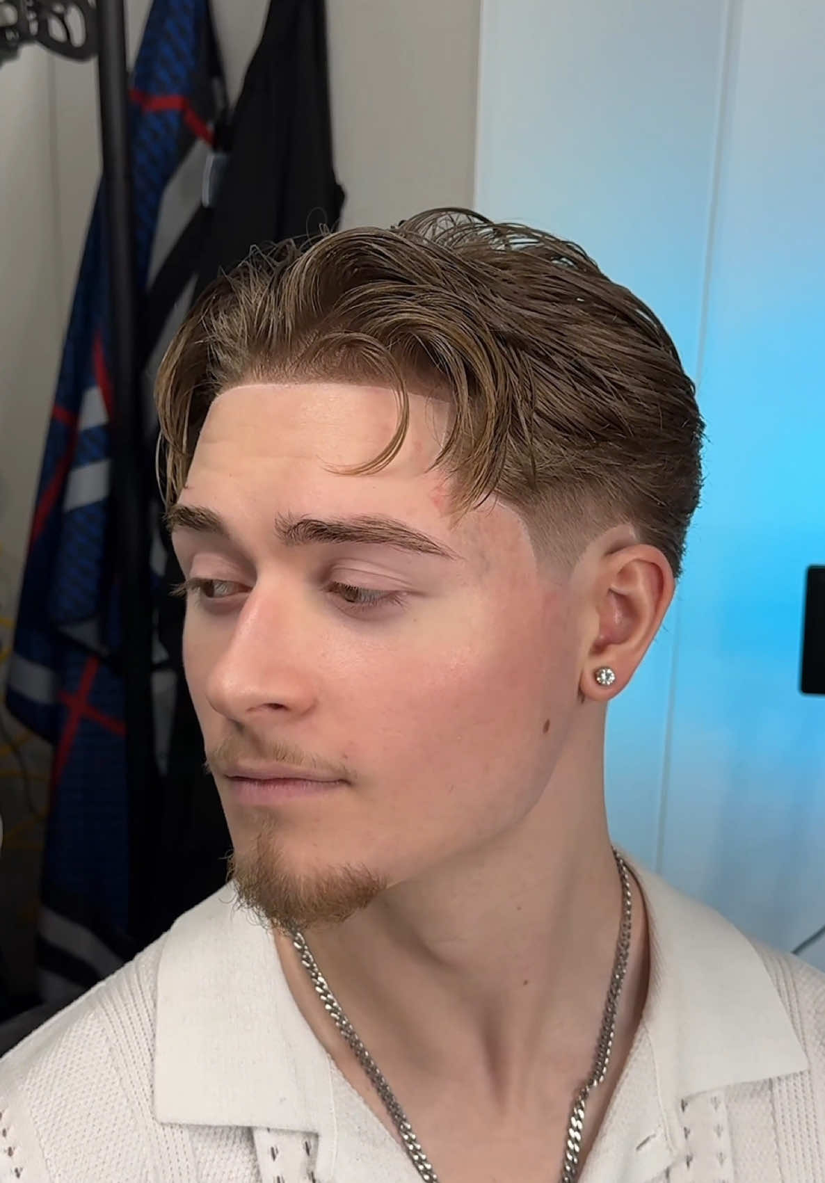 His girl might just drop to one knee ngl! 🫣 Bro came with a mop on his head and wanted to surprise his girl with a whole transformation, he left with a lowtaper fade middle part hairstyle!  📍EVERETT - SEATTLE WA, 🔗 click the link in my bio to book with me! #everettbarber #seattlebarber #bellinghambarber #tacomabarber #lowtaperfade #transformation #blowouttaper #texture #fringe #foryoupage #fyp #haircut #menshair #mensgrooming #barbertransformation
