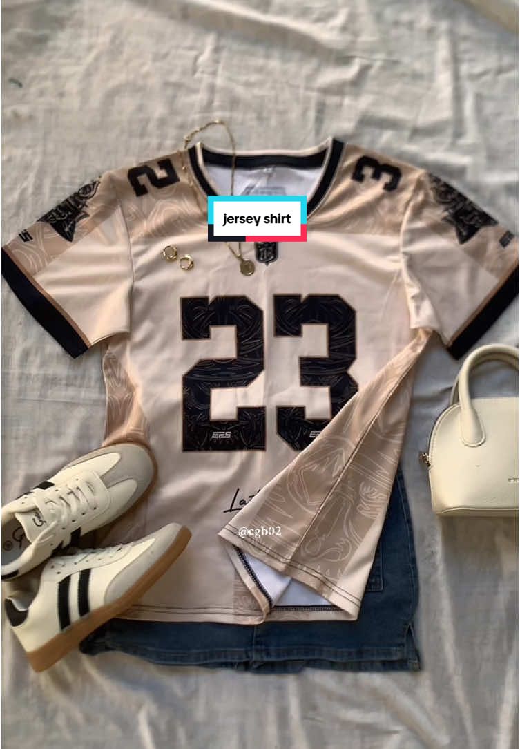 this jersey shirt>>> 🦗 #jerseyshirt #shirt #footballshirt #streetwear #y2koutfit #soccerjersey #outfitideas #outfitinspo 