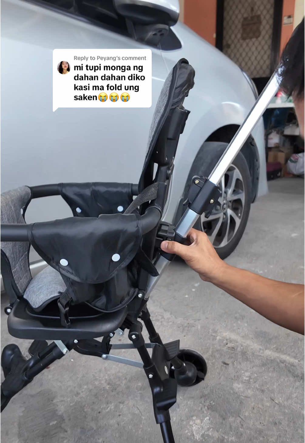 Replying to @Peyang step by step kung paano i fold ang stroller #foldablestroller #stroller #babystroller 