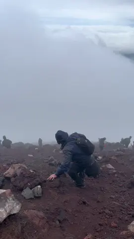 Naik Slamet badaii berat lee🫠🫠#mountain #mountains #slametmountain #mtslamet3428mdpl #slametviabambangan #badaigunung 