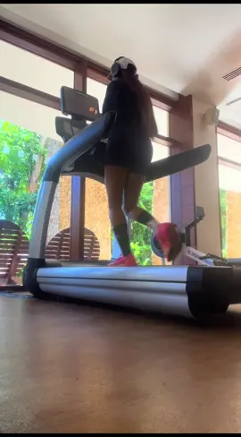 When I started running in 2024, I could barely run a few hundred meters without needing to stop. Started with a pace of 12 kph, dragging my feet, just focusing on my breathing. We all started somewhere. What matters is consistency. As long as you are dedicated to the process, improvement is inevitable. #fyp #howitstarted #Running #slowrunner #howitstartedvshowitsgoing #run #hybridathlete #Fitness #fitnessmotivation 