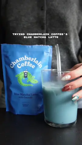ill just stick to my green matcha… @Chamberlain Coffee #emmachamberlain #matchalatte #chamberlaincoffee #creatorsearchinsights 