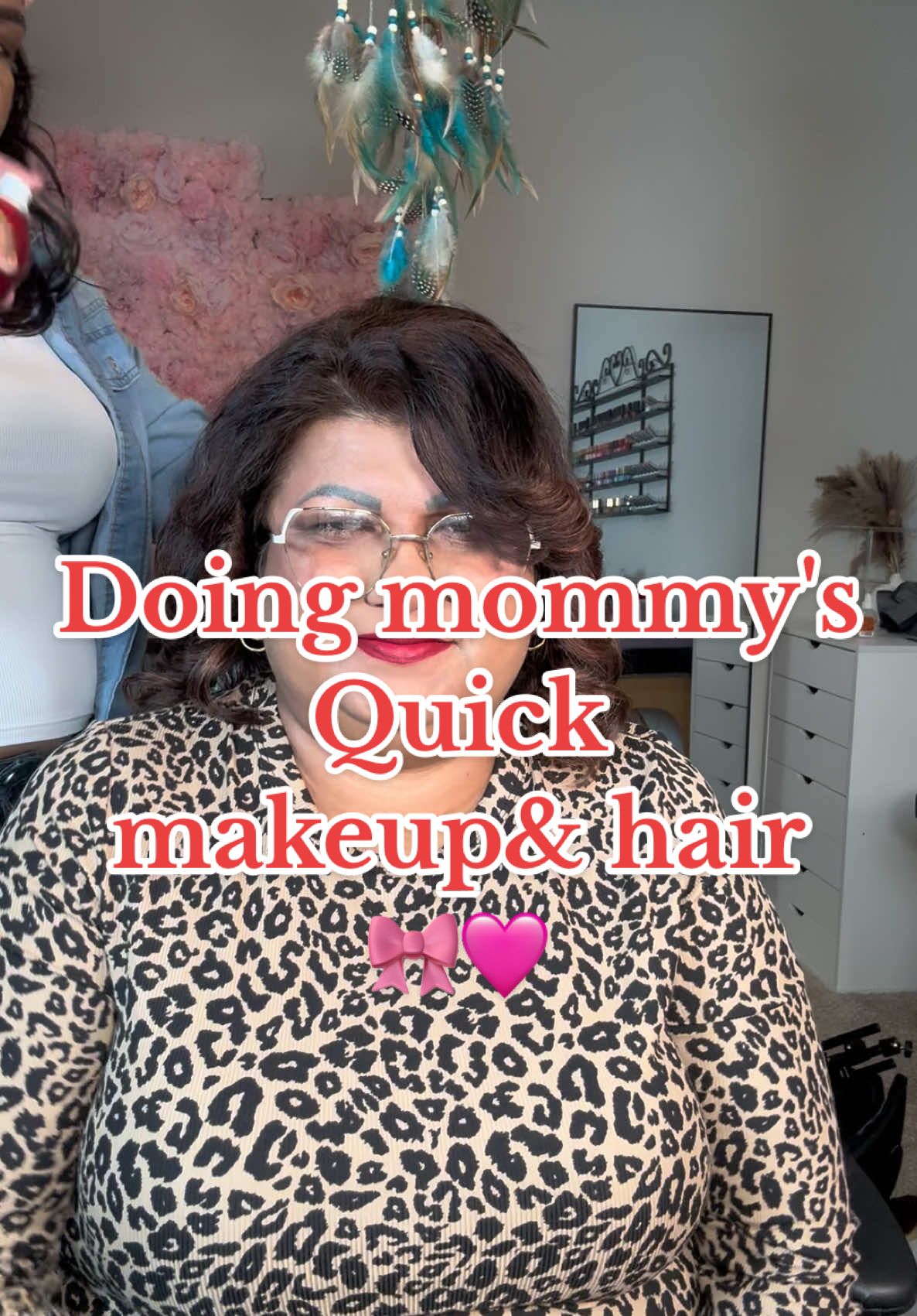 Doing my moms quick makeup&hair🎀🩷🩵#influencer #fypシ #viralvideo #fypage #followme #makeupartistworldwide #businessmindset #inspired #loveyoumom #mommydaughtervibes 