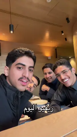 Add me on snap:azizdwood.  جون اند فينيز مطعم امريكي اكثر شيء يميزه الاجواء الاكل حقه عادي يعتبر اسعاره من متوسط الى غالي الباستا جميله والوينقز @بدر السكران 