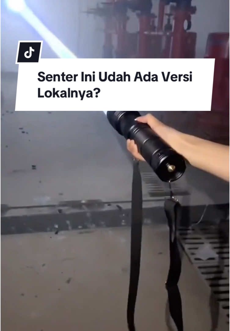Akhirnya senter yang biasanya ada di vtvt orang cina masuk ke indonesia dan malah ada upgrade version pakai hook & magnetnya. Kalian penasaran ga cara pakainya gimana? #senter #sentersuperterang #senteremergency #lampuemergency #mukbangchinafood #chinaads #iklancina #wibgajian 