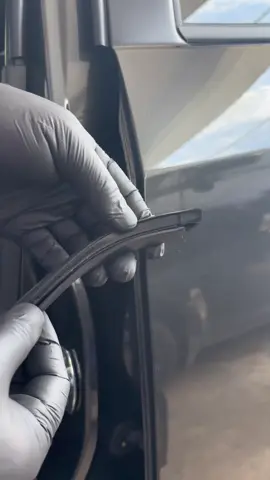 Lebih selesa bila memandu atau duduk dalam kereta lepas pasang getah tepi pintu kereta ni.. Getah ni bila dah pasang, boleh kurangkan bunyi, habuk atau air hujan yang datang dari luar.. Memang best bawak kereta lepas dah pasang #getahpintukereta #getahtepipintukereta #getahpintukeretaviral #getahpintukeretauniversal 