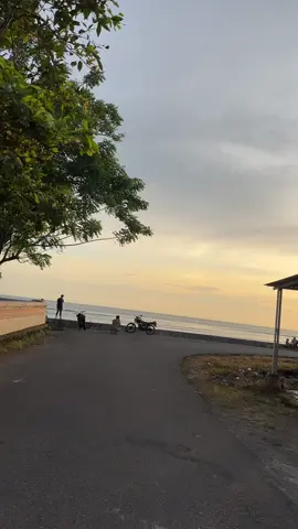 yg biasa kesini coba komen ki🤣 #pantai #sarudu #tanggul #fyp #sunset #senja #berandatiktok #sulawesi 