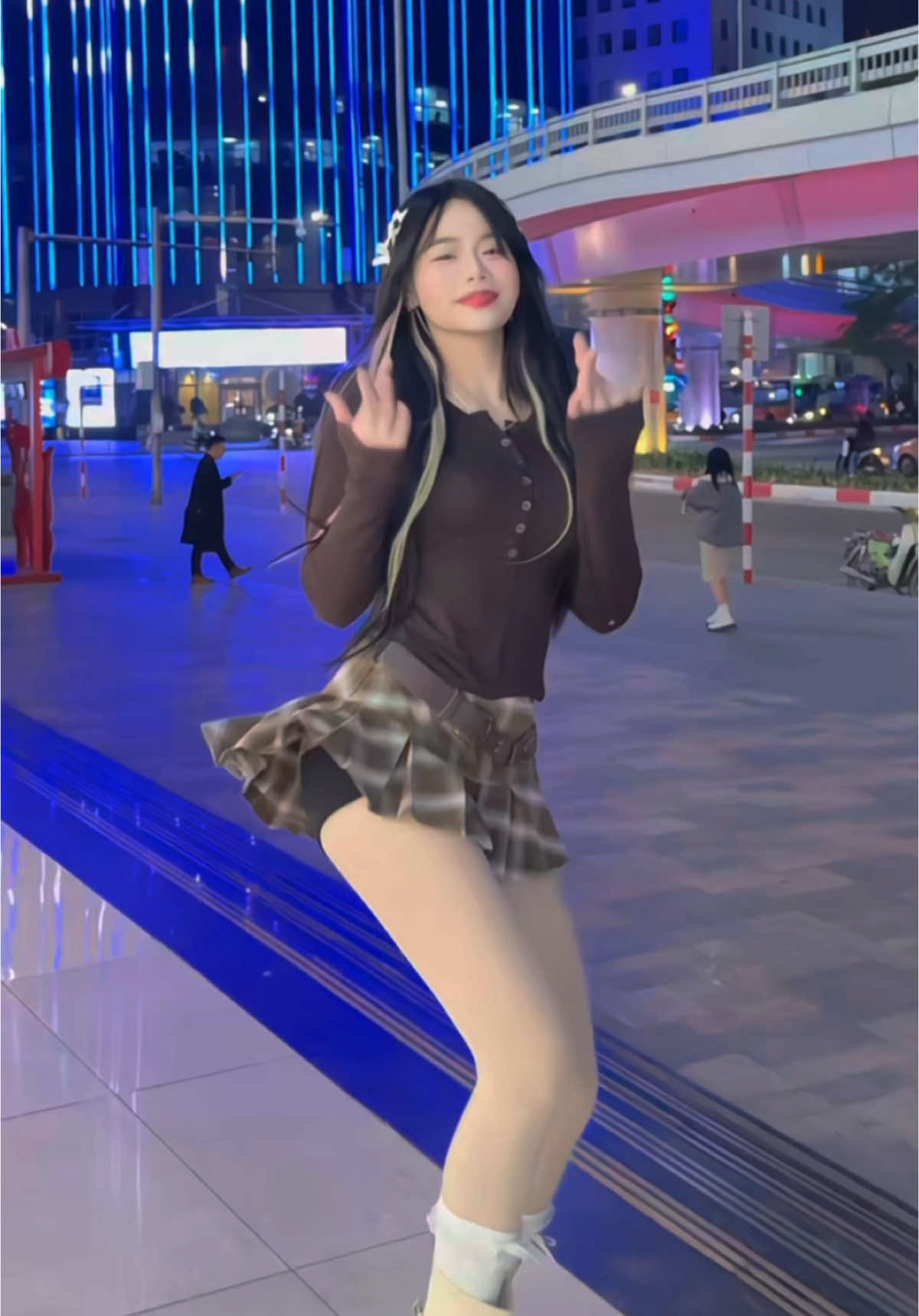 Đã xuất hiện tại hà nội để còn đến trường đi học ạ (dc: @Anh Chủ OTea ) #xuhuong #tết #tiktokgiaitri #tiktokawards #trendingvideo #tiktok2025 #tiktokdance #fyp #dancechallenge #viral_video #dance  