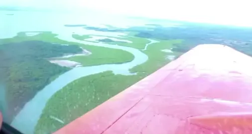 Encore plus de folie avec Babysitting 2 ! 🎬🤣 Cette fois, direction le Brésil pour des vacances de rêve… qui tournent (évidemment) au cauchemar ! Entre gaffes, disparitions et délires en cascade, préparez-vous à un max de rires et de situations improbables. 🌴🤯 #Babysitting2 #Comédie #VacancesDeFolie 