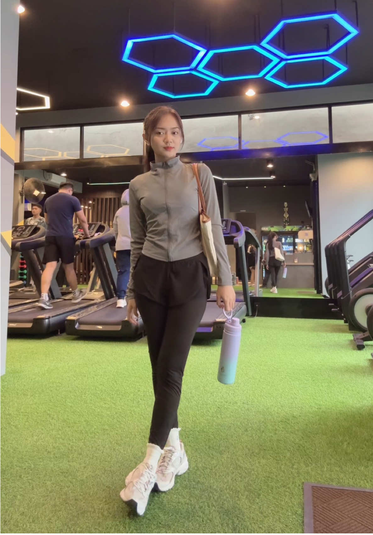 outfit ngegym hari inii   #gymoutfit #outfitolahragawanita 