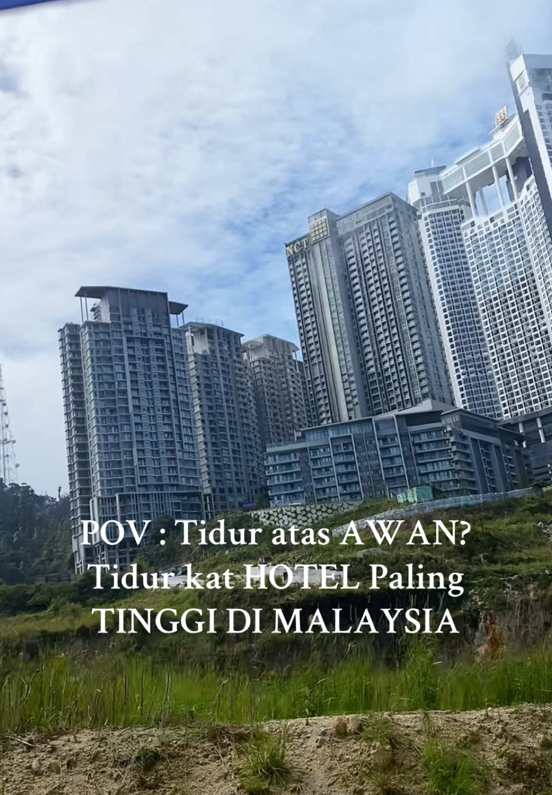 Alhamdullilah angka bertambah 1! Anniversary dan birthday diraikan bersama 🤣  Kalini special sikit sebab BERMALAM atas AWAN 😍 inilah dia Wyndham Ion Majestic Genting Highland gais! Korang nak dapatkan RATE lagi murah? Halu halu @Arrick Annison gais! Konfem lagi murah dari Website tau! 😎 dalam rm300++ ja 1 MALAM!