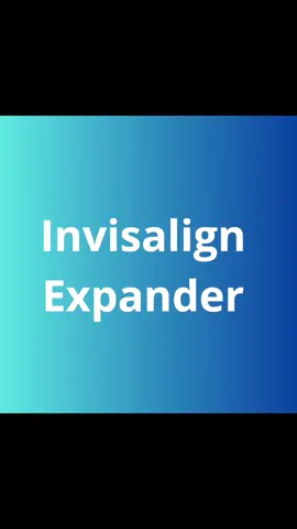 O Invisalign Expander Palatal é um dispositivo ortodôntico inovador utilizado para expandir o palato (céu da boca) de forma confortável e discreta. Esse tratamento é especialmente indicado para crianças em fase de crescimento que apresentam mordida cruzada, falta de espaço para os dentes permanentes ou outros problemas relacionados ao desenvolvimento da arcada dentária. Como Funciona o Invisalign Expander Palatal? O dispositivo é composto por alinhadores transparentes personalizados que aplicam forças suaves e contínuas para expandir gradualmente a arcada superior. Ele funciona de maneira semelhante aos disjuntores tradicionais, mas sem a necessidade de um aparelho fixo metálico. O ortodontista ajusta o plano de tratamento digitalmente, garantindo precisão na expansão e conforto para o paciente. As trocas periódicas dos alinhadores garantem a progressão do tratamento de forma eficiente. Além disso, como o Invisalign Expander Palatal é removível, a higienização bucal da criança é facilitada, reduzindo o risco de cáries e acúmulo de placa bacteriana. Vantagens da Disjunção Palatal para Crianças A disjunção palatal precoce traz diversos benefícios para o desenvolvimento da arcada dentária e da respiração infantil, tais como: ✅ Correção da mordida cruzada – Um palato estreito pode causar mordida cruzada posterior, afetando o alinhamento dos dentes e a mastigação. A expansão corrige essa condição. ✅ Melhor respiração – Crianças com palato estreito frequentemente respiram pela boca devido à obstrução nasal. A disjunção pode ampliar as vias aéreas, promovendo uma respiração nasal mais saudável. ✅ Mais espaço para os dentes permanentes – Ao expandir o arco dentário, a técnica evita extrações futuras e minimiza a necessidade de tratamentos ortodônticos complexos na adolescência. ✅ Melhoria na fala e na deglutição – Um palato mais amplo pode facilitar a pronúncia correta das palavras e ajudar na deglutição adequada. ✅ Tratamento mais confortável e discreto – O Invisalign Expander Palatal oferece uma alternativa estética e menos invasiva em comparação aos aparelhos fixos metálicos, proporcionando mais comodidade às crianças. #saopaulo #crianças #pediatria 