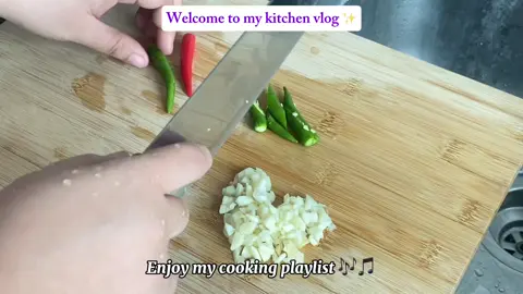 Cooking therapy with a perfect playlist 🎶 Join me for 5 peaceful minutes in the kitchen! #cooking #peacefulvibes #playlist 