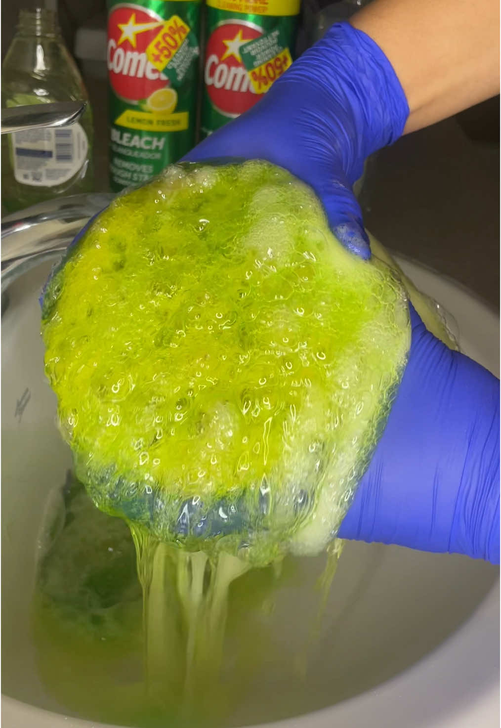 I havent had Lemon Pinesol for sooo long ! 🥲 I put it tg with Gain DS , Saved Laundry Mix , Lemon Comet & Og Comet . Smelt divineeeee 😍 Anyways, we have an upcoming road trip this weekend to visit other families in a different city , so excited bt nervous for the drive cs it’ll be my kids first 5hr long road trip 😮‍💨  #CleanTok #laundrymix #bleachpowder #cometclean #lemonscent #dishsoap #pinesol #bleach #fyp #spongetok #asmr #spongesqueezingasmr #relaxingasmrsounds 