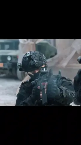 keren bangwt scene ini🤸🏿‍♀️, walaupun ada yang membagongkan tiba-tiba mobil meledak, disini Wang Pen keren bgtee jadi tentara bayaran kmrn psiko sama ceo🙂‍↔️, Yuan era 