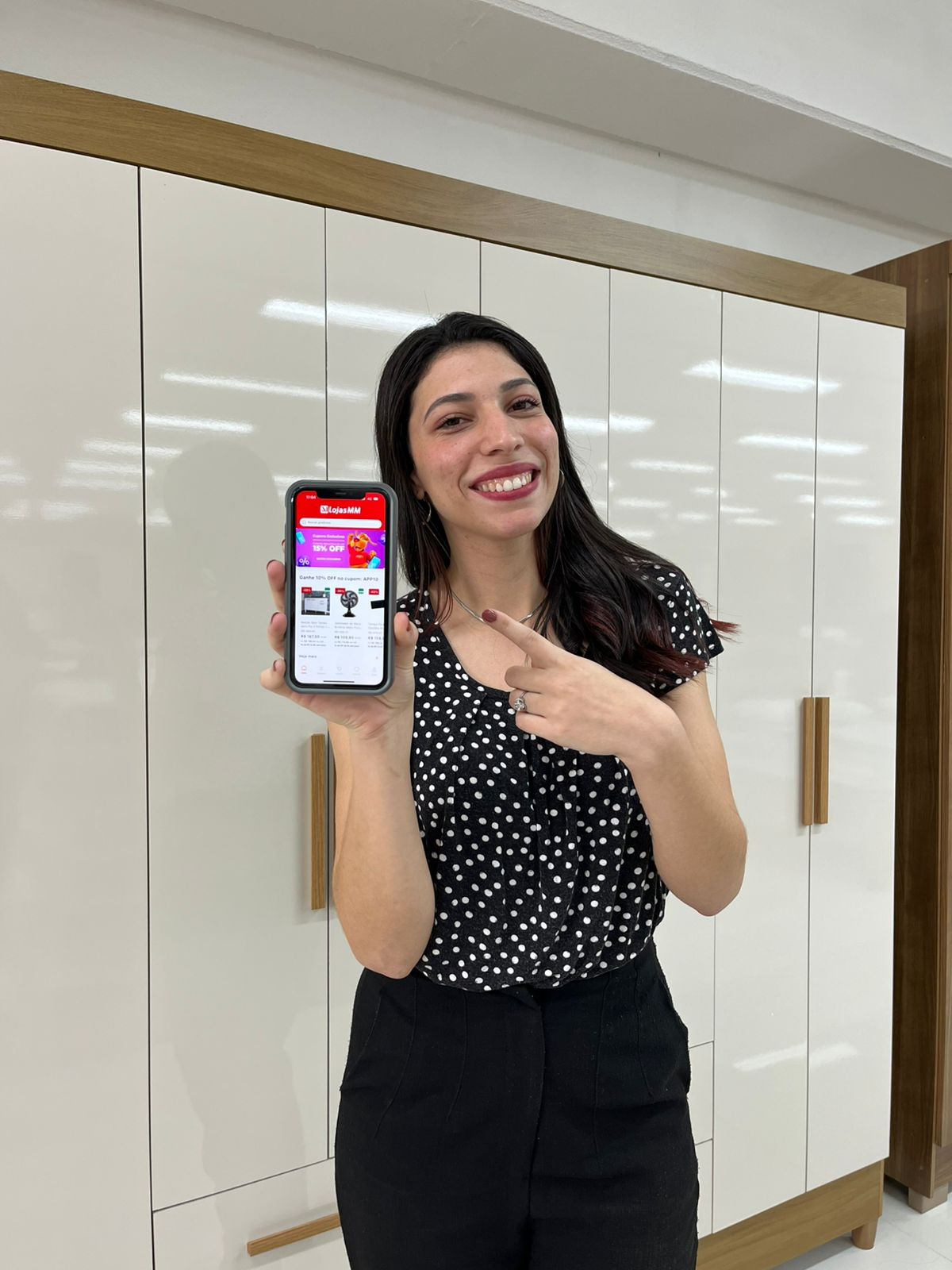 O Guarda Roupa Moval Florida é o mobiliário perfeito para quem busca elegância e organização.  Fácil de montar, com ótimo espaço para armanezamento de roupas e itens pessoais, além de ser muito bonito!  Ideal para quem busca mais espaço em casa, sem perder a elegância.  #lojasmm #guardaroupamoval #guardaroupa