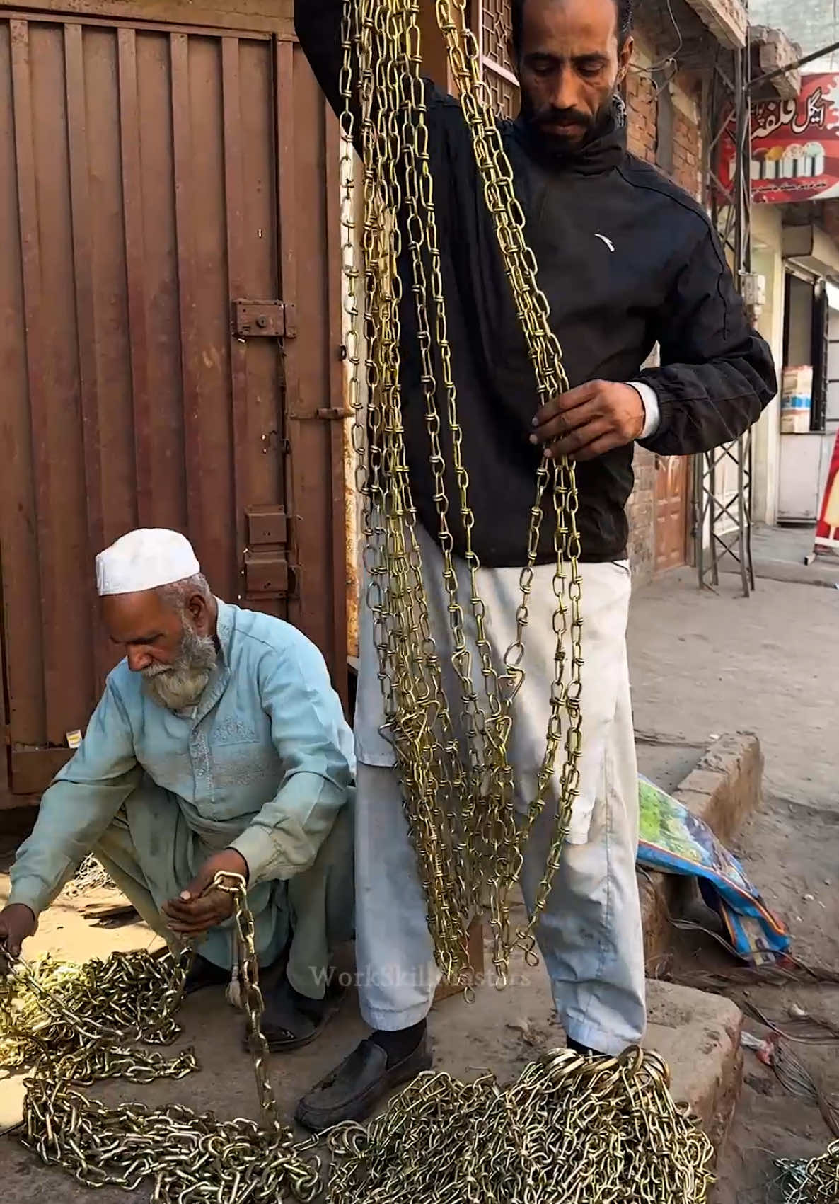 HandMade Production of High Quality Iron Chain 