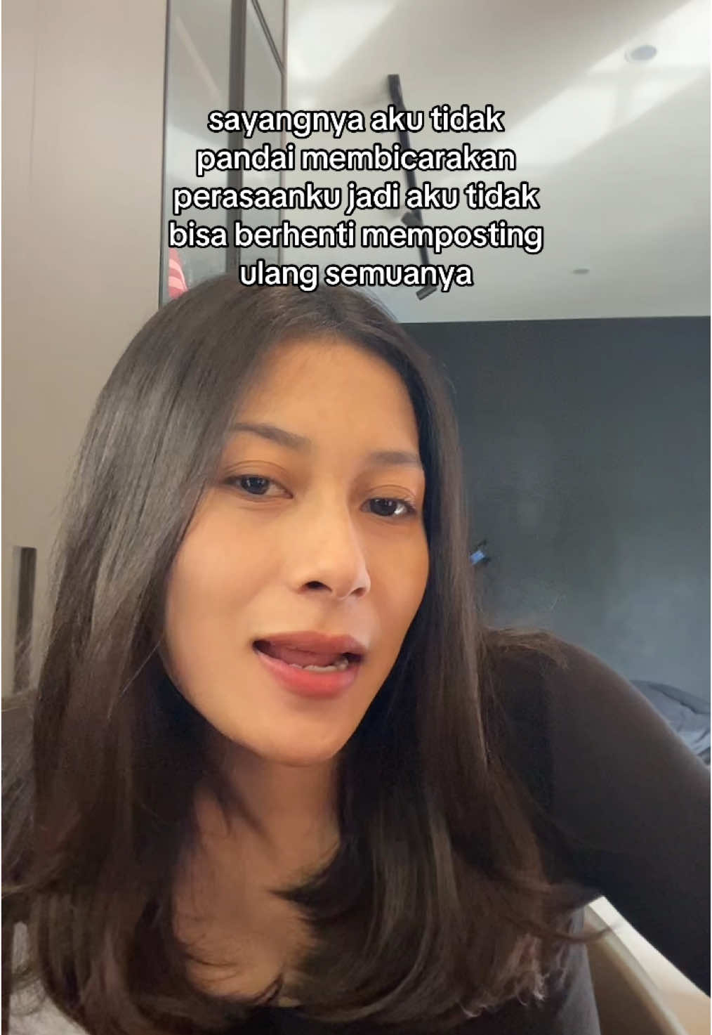 Posting ulang setiap konten yang relate 😭