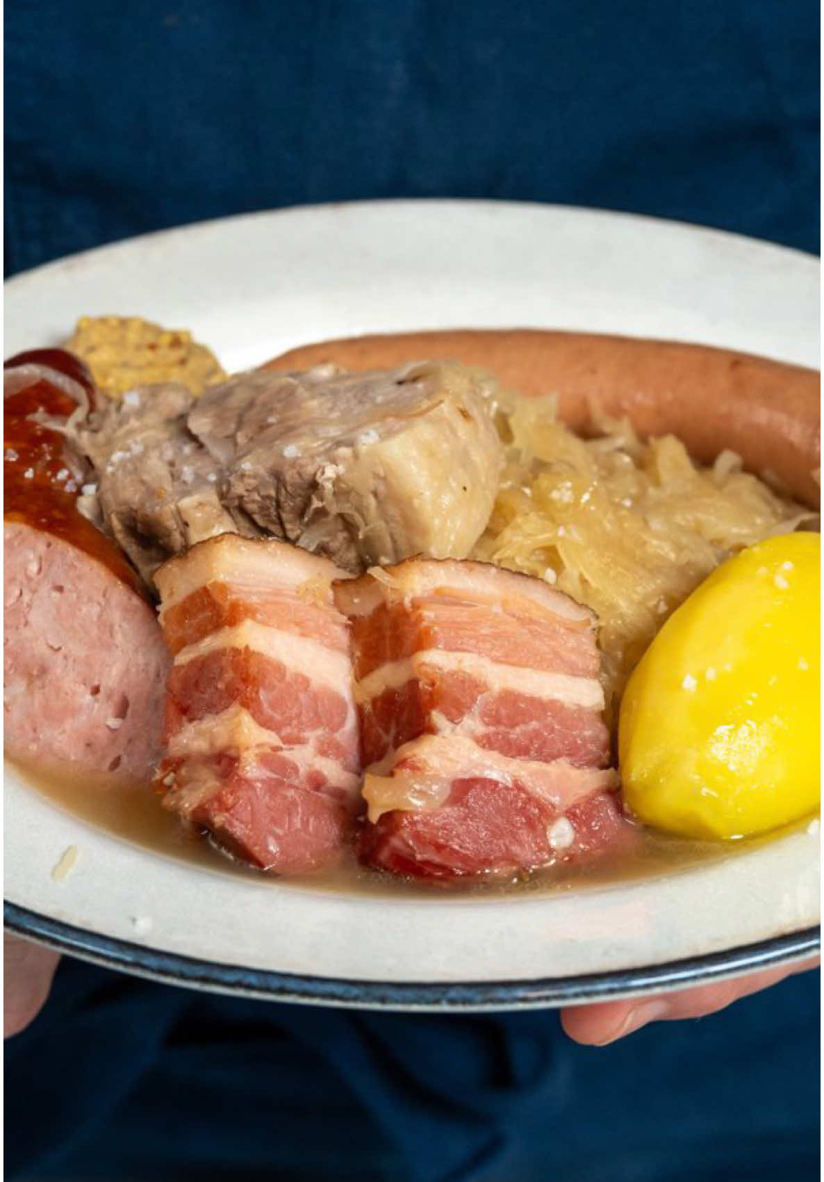 Choucroute 100% maison 🥬🔥 Nouvelle recette sur YouTube. Le lien est dans ma bio ⬆️ #tiktokfood #choucroute 