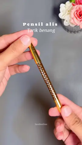 Pensil alis tarik benang, ga perlu rautan lagi, tinggal tarik benangnya!💖 bisa buat serat alis juga #pensilalistarikbenang #pensilalistarikbenangori #pensilalisjepang #muaythai #makeuptutorial #makeupartist #makeuphacks #affiliatemarketing #affiliatemarketing #shoppehaul #foryou #foryoupageofficial 