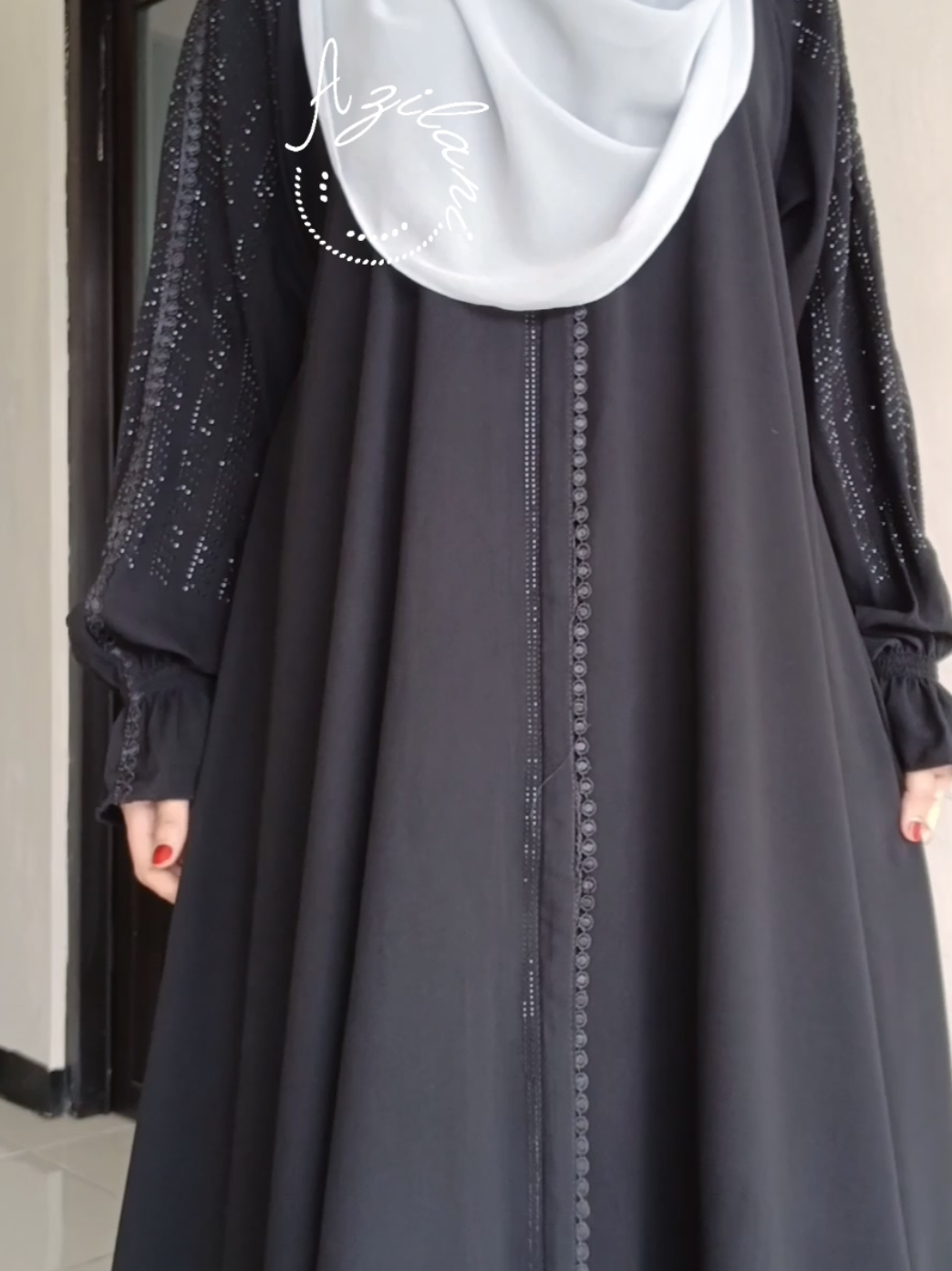 yang nyari abaya tsamira siniii merapat🫵🏻😭 premium banget kelap kelipnya ✨ abaya lebar tanpa jahitan samping, dapet free belt cantik jugaa🧺 #abaya #abayas #abayahitam #abayadubai #abayamesir #abayapremium #gamislebaran #abayastyle #abayaarab #abayalebaran #wibgajian #rekomendasiabaya 