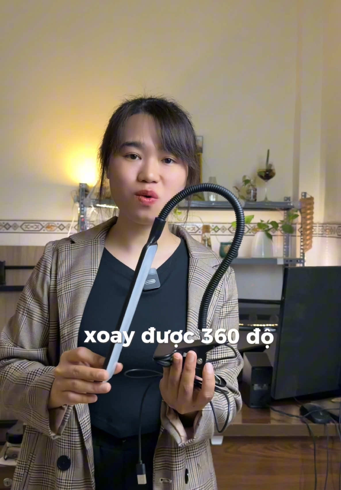 Đèn kẹp chuyên dụng cho mấy chị làm nail, nối mi, spa đây ạ, không mua là uổng lắm luôn #denkepban #denkep #denlamnail #dennoimi #denspa #vexho #denledvexho 