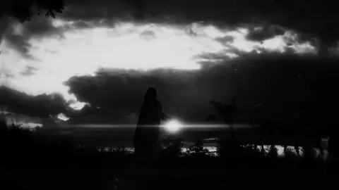 Giật mình trong cơn ngủ say thức giấc tay ôm nhầm gối.. #qtrcic9 #xh #nhachaymoingay #lyrics #nhactamtrang #songaymaiemdimat #datg #khaidang @tâm trạng 