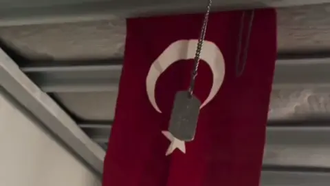 bir gece habersiz bize gel #keşfetteyizzz #beniöneçıkart #turkbayragi #funny #tiktokviral 