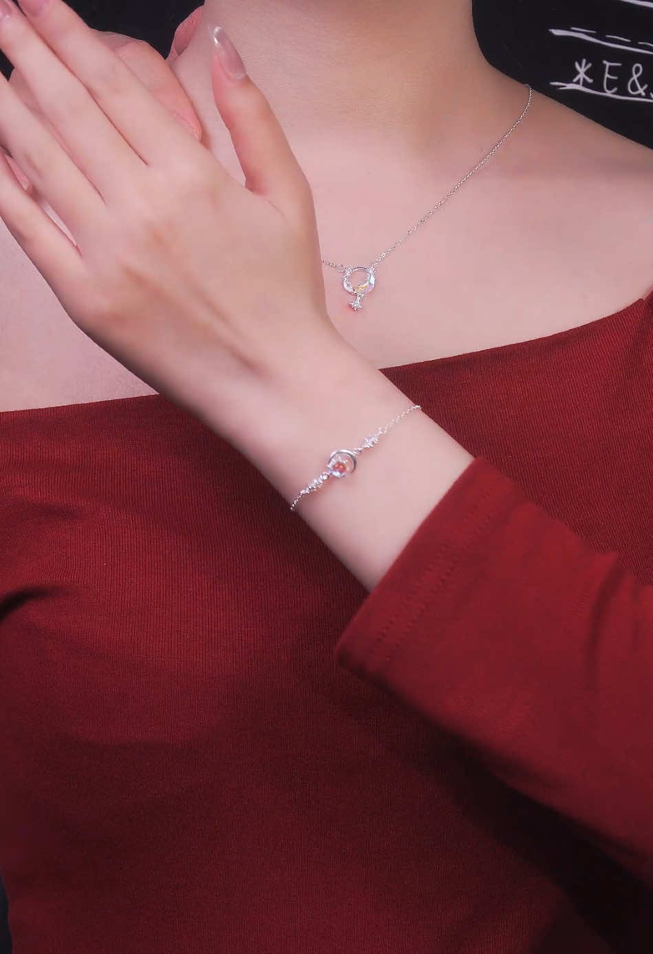 Set quà trang sức đá moonstone thay chàng bày tỏ lời yêu với nàng nhân dịp Lễ Tình Nhân sắp tới❤️❤️ #tleejewelry #lactaybactlee #daychuyenbactlee #khuyentaibactlee #trangsuc #trangsucbac #nhanbactlee 