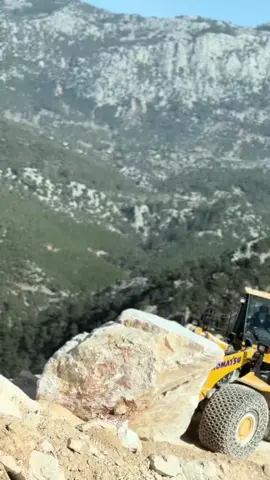 Komatsu wa600 ağır işlerin abisi #komatsu #komatsueurope #komatsuwa600 #keşfet #keşfetbeniöneçıkar #machine #loader #country #işmakinesi #maden #viralvideo #mermerocağı @mjdtcglr @Uğur Altuntaş 