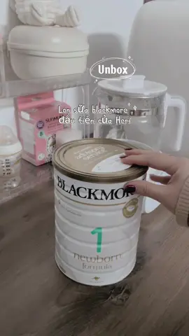 Heri gần 4m chưa nổi 6kg nữa :(( Trộm vía cứng cáp lanh lợi lắm nhưng cân nặng tăng k nhiều Thấy review sữa Blackmore tăng cân tốt,hy vọng con gái hợp tác 🙂 #unbox#suablackmores  #suatangcanchobe  #meHuongvaHeri 