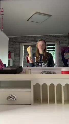 So ist das Rätsel auch gelöst 😁#tür #gravity #tutorial #trend #schwerkraft #andertürstehen #melloandmarv #kameraperspektive 
