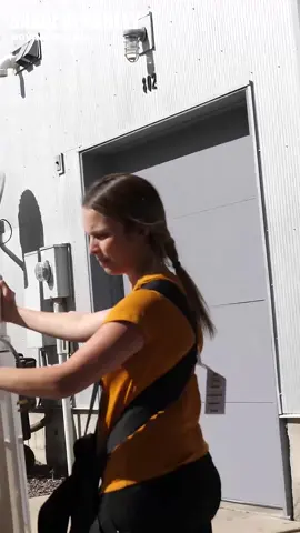 Ladies Lift Easier with Shoulderdolly! Try  ShoulderDolly today and see how much easier lifting can be.  #shoulderdolly #movingstraps #moving #DIY #homedecor #interiordesign #lifting