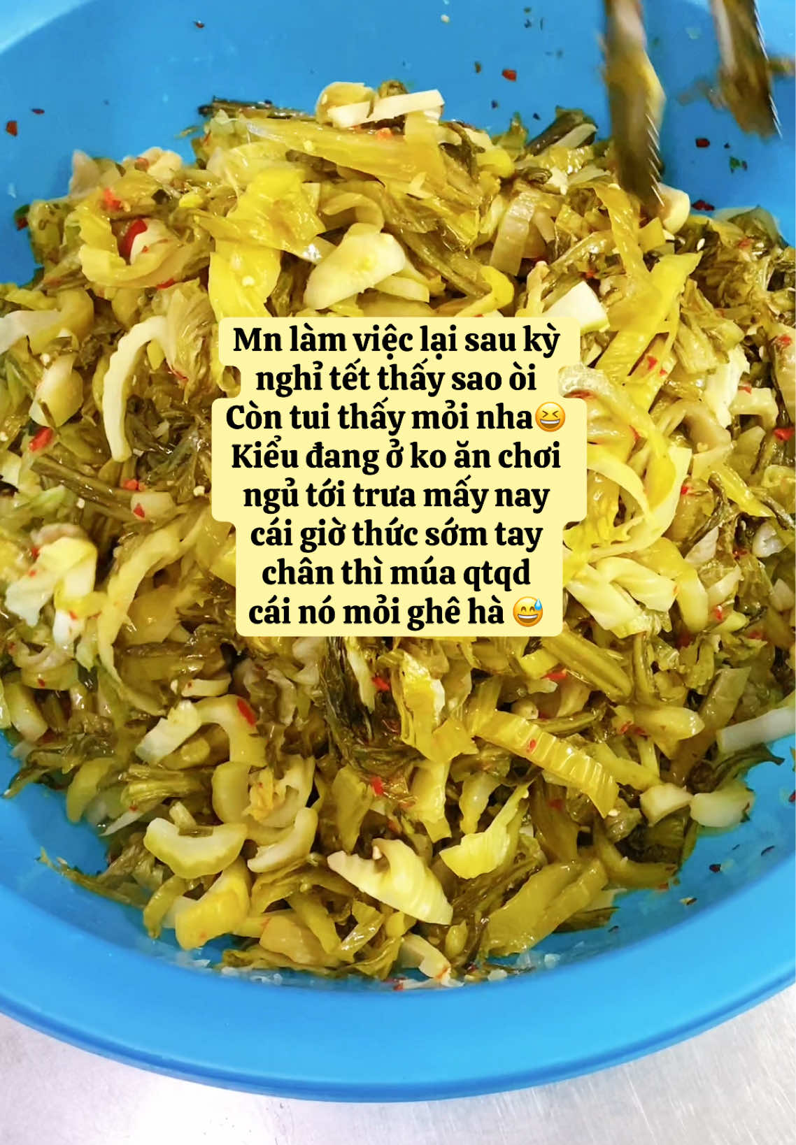 Đã dị còn bị thiếu nhân lực, chiện gì cũng tới tay 😆 #food #comgangonngon #combaroichiengion #comgaxoimo #comga 