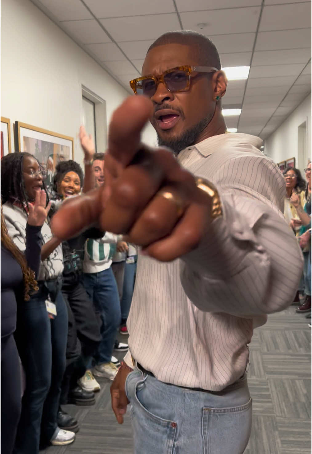 It’s @Usher Raymond baby #thejenniferhudsonshow #jenniferhudson #usher #jhud 