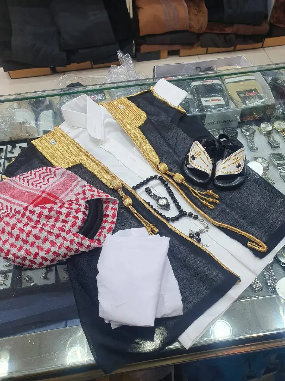 نستقبل طلباتكم بكل حب ✨️  متوفر جميع المقاسات  #ازياء_اطفال #تطريز_حسب_الطلب #كولكشن_العيد #دقلة #ثياب_العيد #بشت_بالاسم #بشت_اطفال #بشوت_اطفال  #طقم_اطفال #شماغ_احمر  #نعال_شرقي #ثياب_العيد 