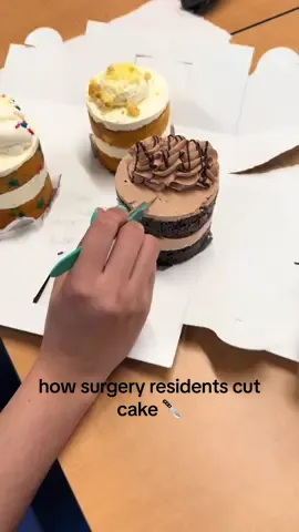 how surgery residents cut their bday cake 🔪 (don’t worry we opened the scalpel with sterile technique) #surgerytiktok #residentdoctor #surgeryresident #birthdaygirl @Lidia Castillo, MD 