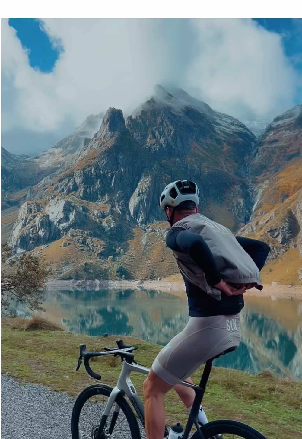 Outrageous settings for a ride 🏞️   @fietsbenen (IG) 🤌   #Cycling #cyclinglife #cycle #bike #bikelife #biker #sport #sports #sportstiktok #scenery #road #WWE #arsenal #lakers #lukadoncic 