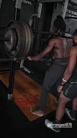Almost lost ma foot😭😭🙏#gym #GymTok #hatfieldsquat #squat #jamaicatiktok 