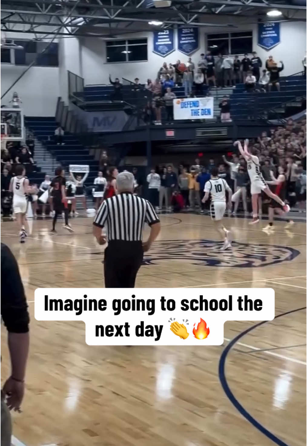 The coach’s reaction 💀😭 (kcathletes/IG) #forthewin #buzzerbeater #highschoolbasketball 