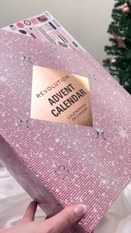 Revolution Advent Calendar hər yerdə 110-150 azn olan advent calendar bizdə cəmi 90 azn‼️‼️ Cəmi 2 ədəd sifariş olunacaq.   #revolutionbaku #orginalkosmetika #kiçikbiznes #adventcalendar #kosmetika #sheglamazerbaijan 