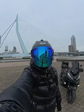 #xadv750 #fy #fyp #rotterdam #paybas #holland #araiszrevo #bikelife #bikes #akrapovic #honda #rotterdamcentrum #julrappeur #francais #pourtoii #prtoi #kesfet #furdich 