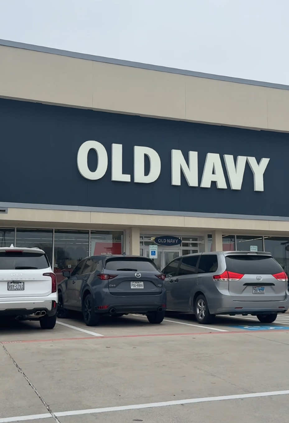 come to old navy with me🛍️ fav place on earth! @Old Navy Official #shopping 