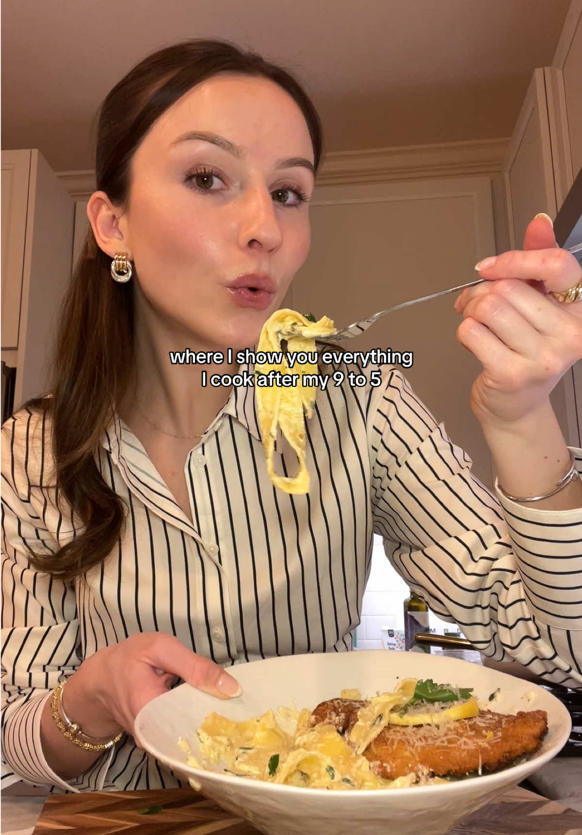 Would you eat this?🍋🍝  #glutenfree #dinneridea #cookingaftercorporate #cookingafterwork #weeklydinner #easycooking #Recipe #howtocook #dinnerrecipe #creamylemonpasta #chickencutlet 