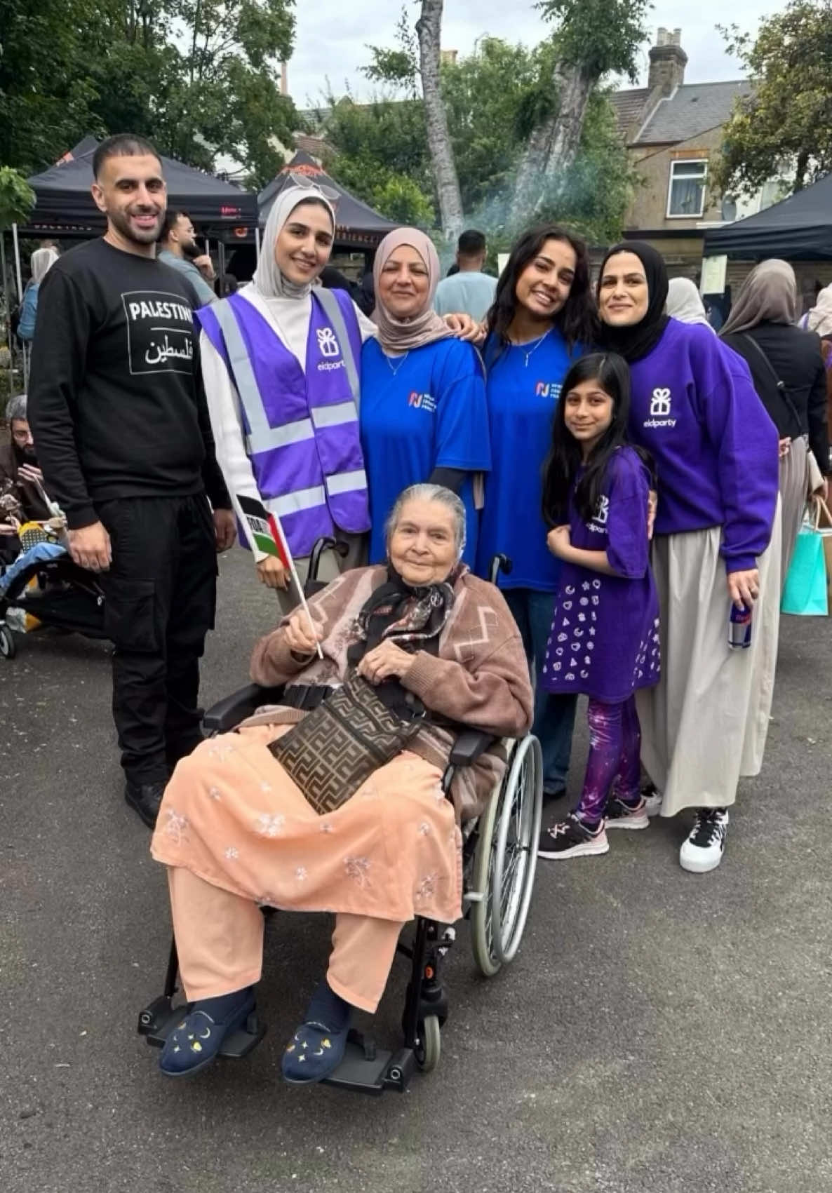 إِنَّا لِلّهِ وَإِنَّـا إِلَيْهِ رَاجِعونَ Inna lillahi wa inna ilayhi raji’oon.  Our grandma passed away today. Her duas for us were everything 🥹❤️🤲🏽 We are so grateful that she was able to be part of our journey. We put decoration up in her home a few years ago, she didn’t let us take them down and had them up all year round, until today. This was so heart warming as we saw that Alhumdullah we bought joy to the young and the old 🥹❤️ Please take a moment to recite Surah Fatiha and Surah Ikhlaas 3 times and make dua for all deceased - Allah grant them all highest ranks of Jannat-ul-firdous and sabr jameel to their families and friends. Aameen رَبَّنَا اغْفِرْ لِي وَلِوَالِدَيَّ وَلِلْمُؤْمِنِينَ يَوْمَ يَقُومُ الْحِسَابُ Our Lord! Forgive me, my parents, and the believers on the Day when the judgment will come to pass. رَّبِّ ارْحَمْهُمَا كَمَا رَبَّيَانِي صَغِيرًا My Lord! Be merciful to them as they raised me when I was young.
