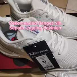 empuuuk ringan, meluk kaki bangeettz!! buat lari dan senam enakeun nii😍 #sepatuwanita #sepaturunning #sepatusenam #sepatusnakers 