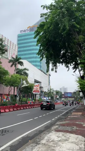 vibes surabaya di pagi hari yg agak mendung ini😫