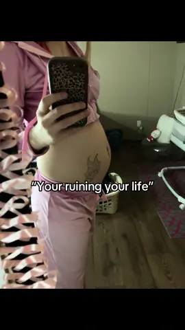 The last video is from today🥹 my peapot is getting so big#fyp #foryoupage #relatable #pregnant #teenmom 