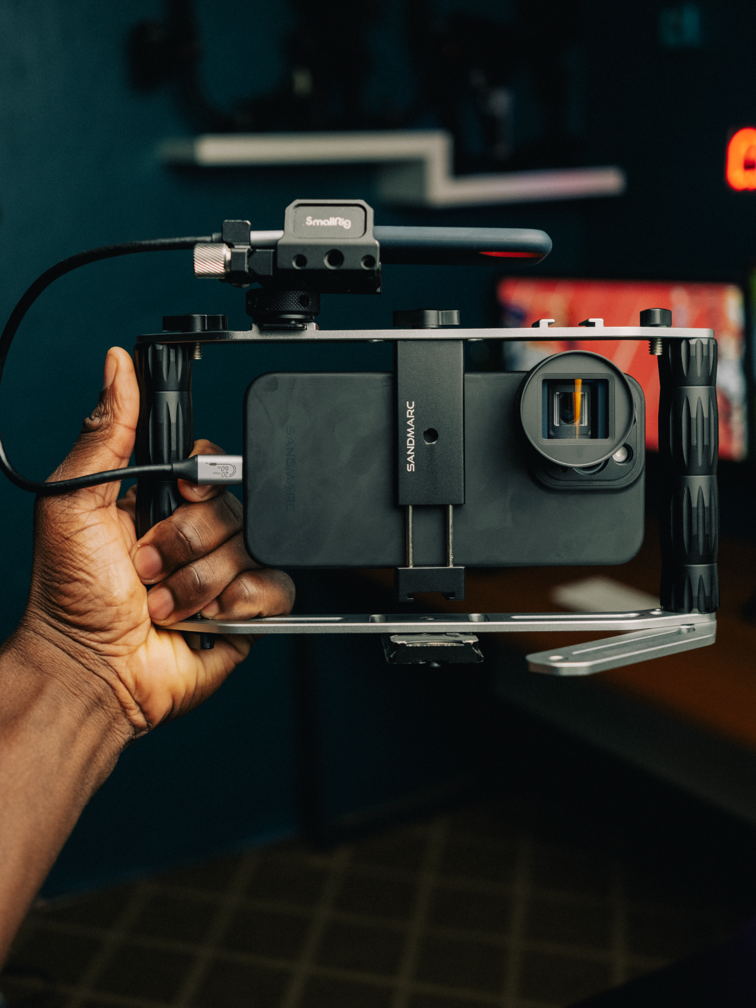 Shooting anamorphic on your iPhone just leveled up with the Sandmarc Anamorphic Lens Edition and my Sandmarc Film Rig. 🔥🎥 #sandmarc @sandmarcteam